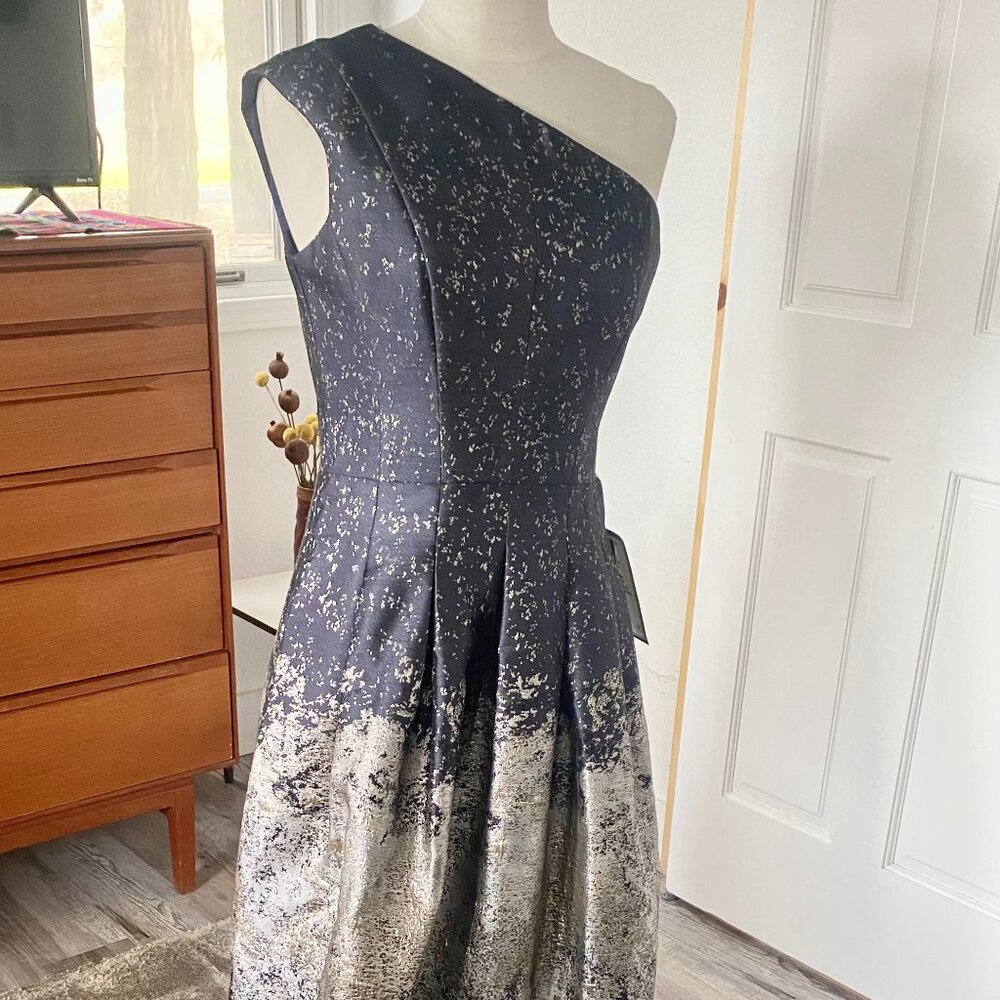 NWT Kay Unger Floor Length One Shoulder Elegant Gown Size 6 Retail $350